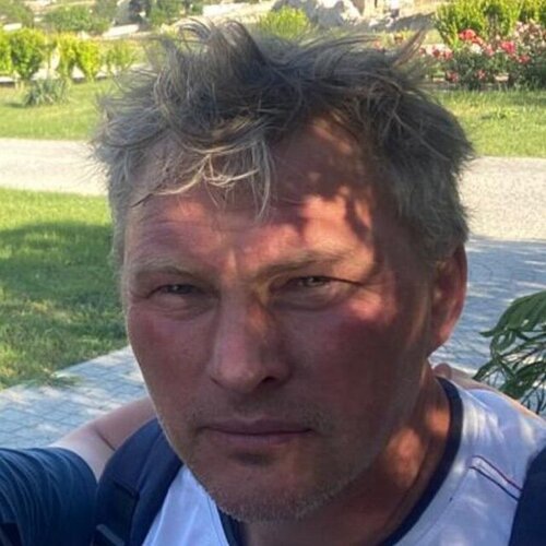 Sigue a Robert Nizamov en Singulart
