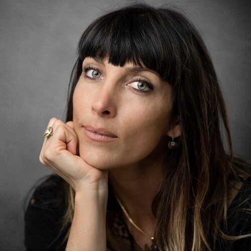 Volg Léni Whitford op Singulart