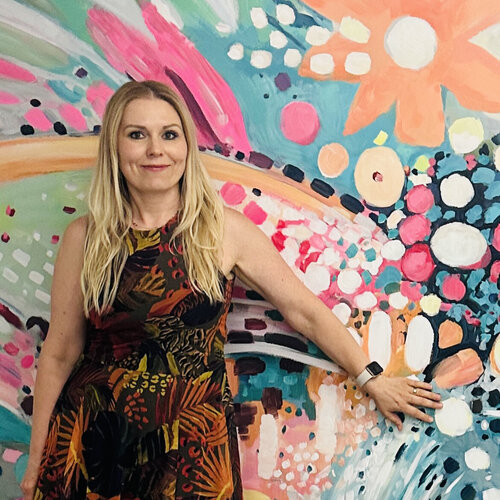 Volg Lana Guise op Singulart