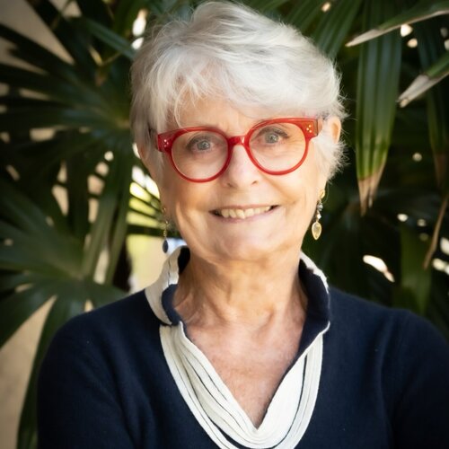 Volg Nelly Dastain op Singulart