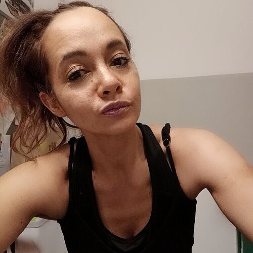 Volg Anggi Kristianti op Singulart