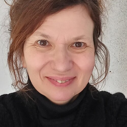 Volg VALERIE CYMBALISTA op Singulart