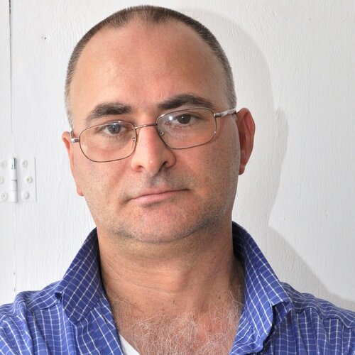 Volg Pietro Dell'Aversana op Singulart