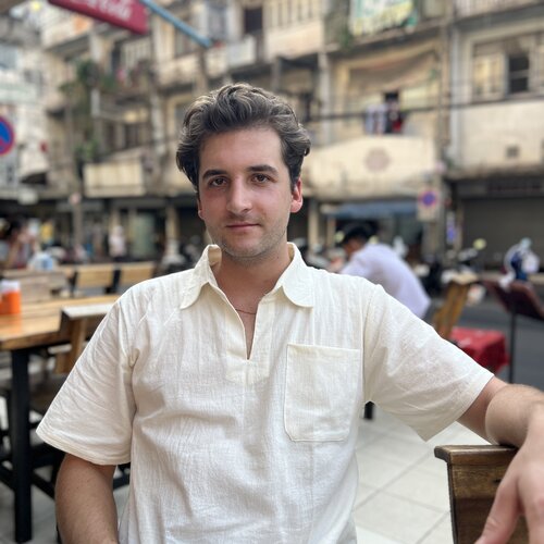 Follow Simon Kosson on Singulart