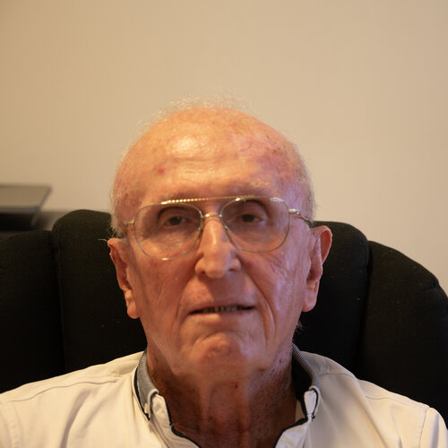 Volg Dov Fuchs op Singulart