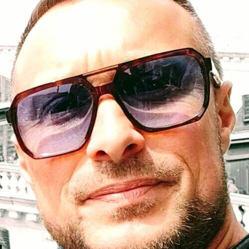 Follow Fabio Tolu on Singulart