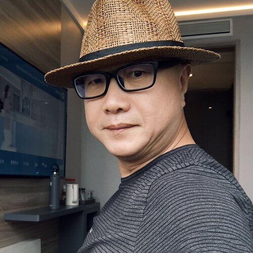 Volg Sherwin Wang op Singulart