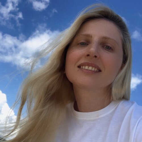 Volg Tatia Tsindeliani op Singulart