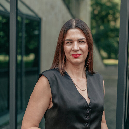 Segui Laura Vizbule su Singulart