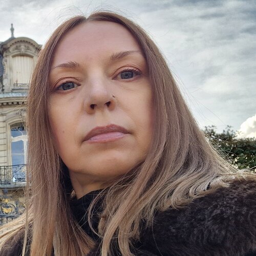 Volg Lena Sholokhova op Singulart