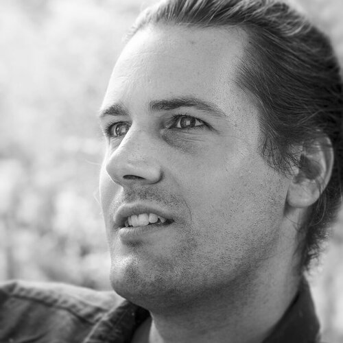 Volg Kristof Retezar op Singulart