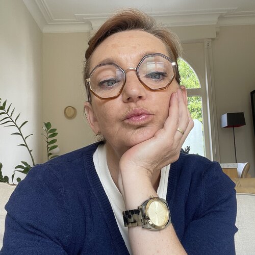 Volg Delphine Vanpoperinghe-Logié op Singulart