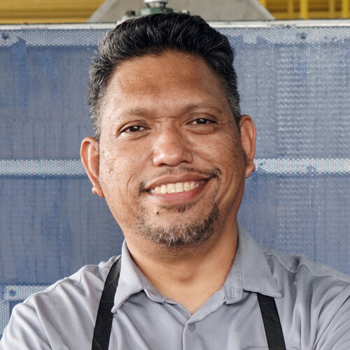 Volg Adil Ghani op Singulart