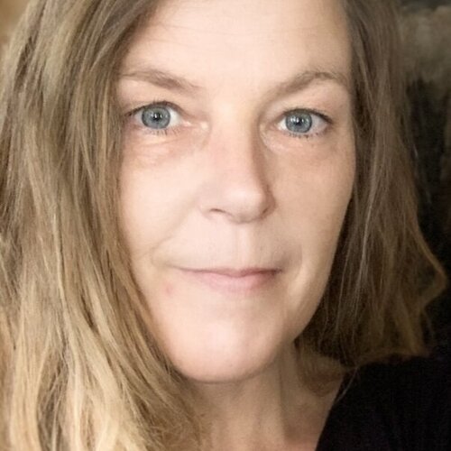Follow Rebecca Rieger on Singulart