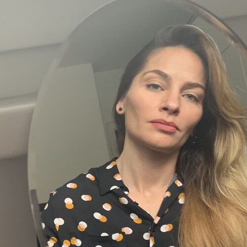 Volg Yasmin Ada-Tarsousi op Singulart