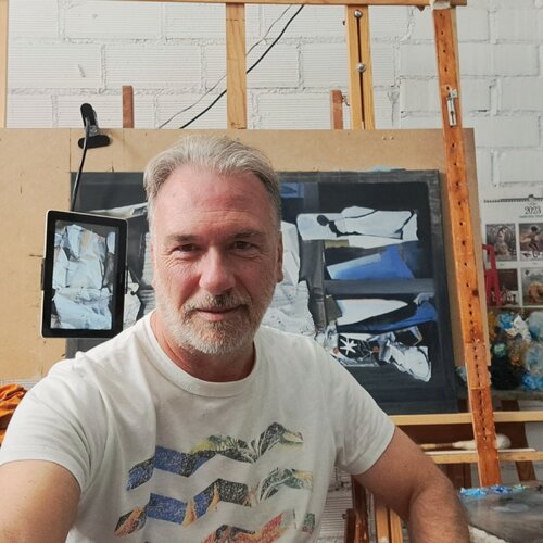 Volg Riera op Singulart