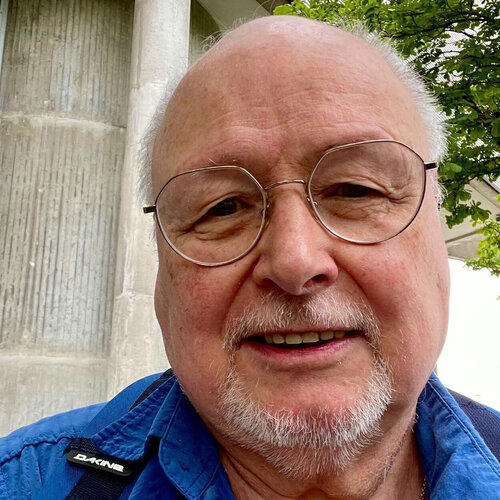 Volg Klaus Damm op Singulart