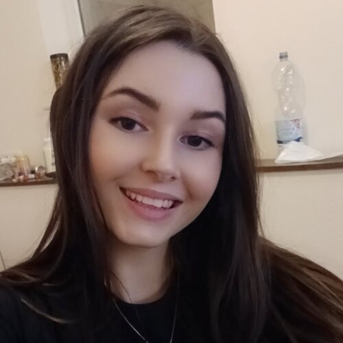 Segui Enya Peschke su Singulart