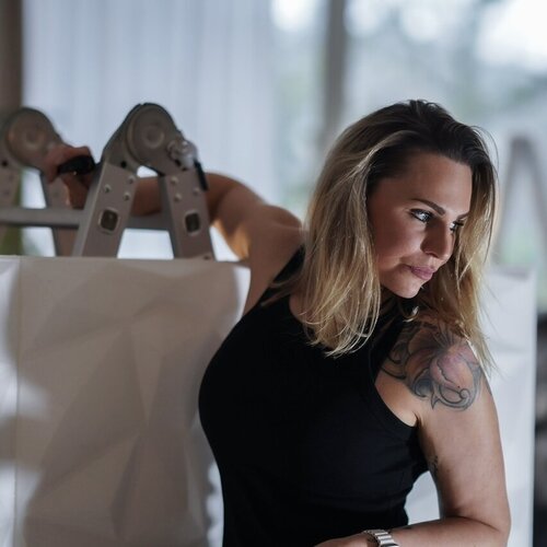Volg Sarah Stock op Singulart
