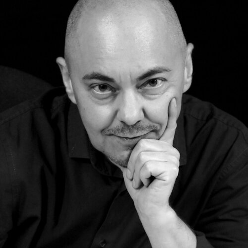 Volg Ryn Shaparenko op Singulart