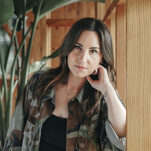 Volg Anna Adams op Singulart