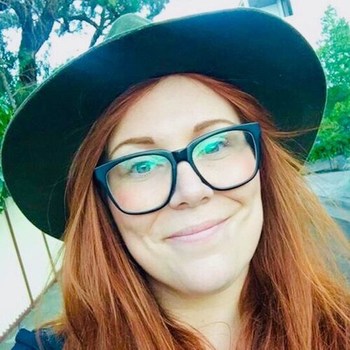 Volg Kate Revill op Singulart