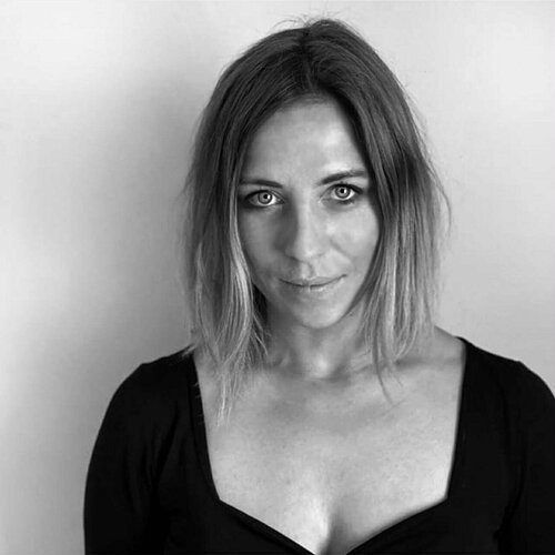 Volg Annika Dzerve op Singulart
