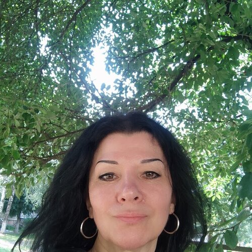 Segui Olena Brzhosniovska su Singulart