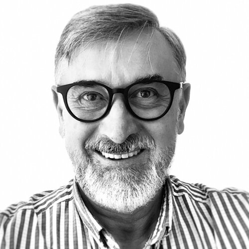 Follow Juan R Correa on Singulart