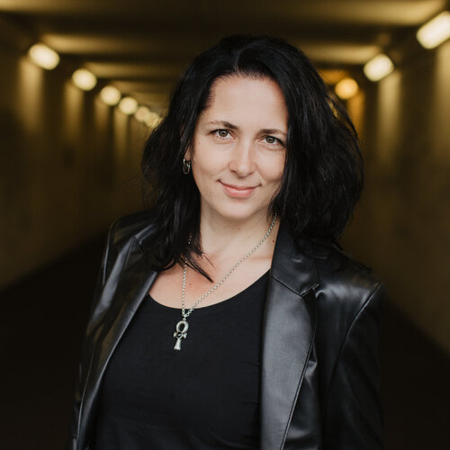 Volg Svetlana Volk op Singulart