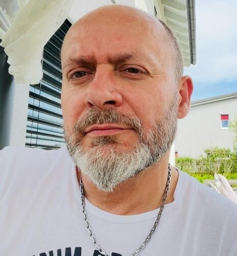 Volg Pavlos Tatsis op Singulart