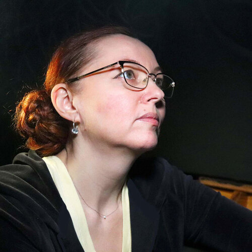Segui Irina Howard su Singulart
