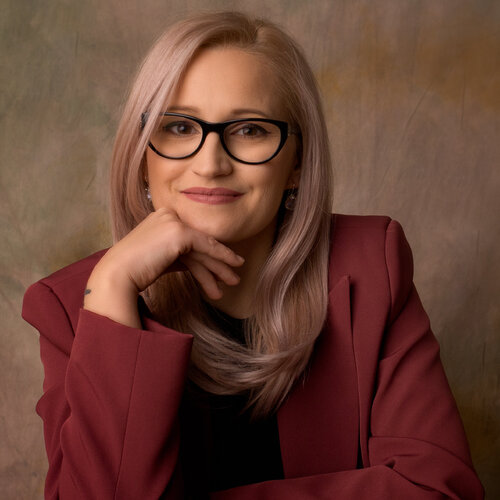 Follow Ina Pricop Arad on Singulart