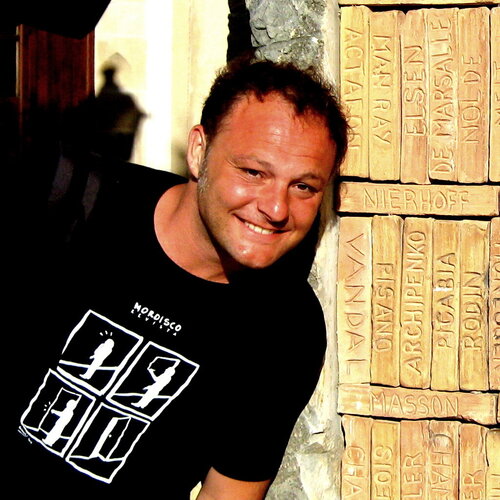 Volg Manu Rey Piulestán op Singulart