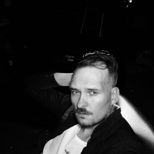 Volg Prince Karol Wawrzyniak op Singulart