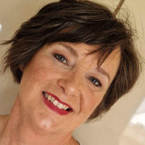 Volg Pauline Dunleavy op Singulart