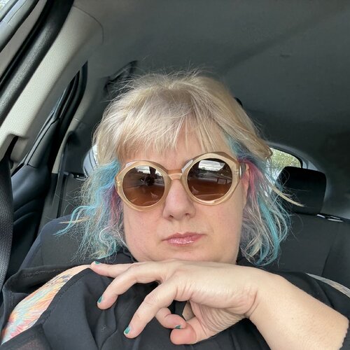 Volg Laura Buruiana op Singulart