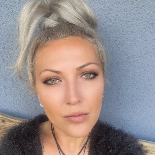 Follow Ana Köpe on Singulart