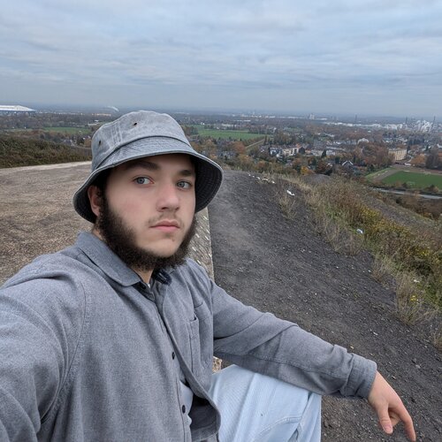 Volg Sevinc Korkmaz op Singulart