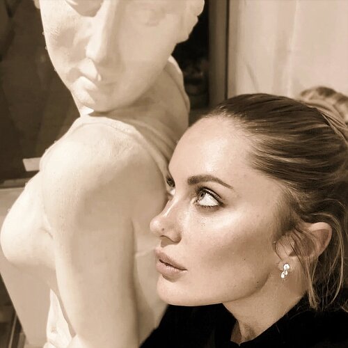 Follow Claire Shār on Singulart