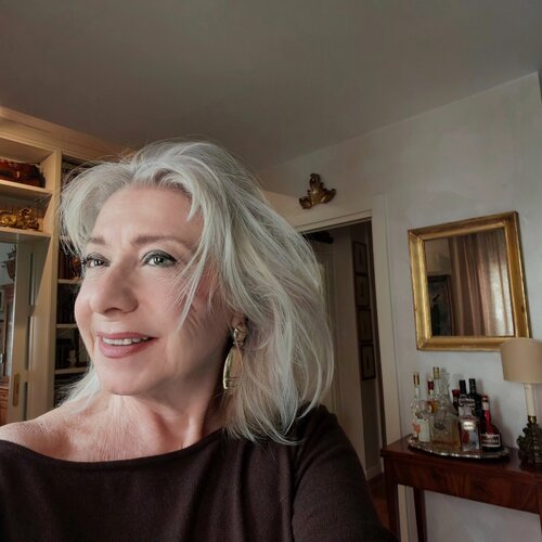 Volg Anna Carrarini op Singulart