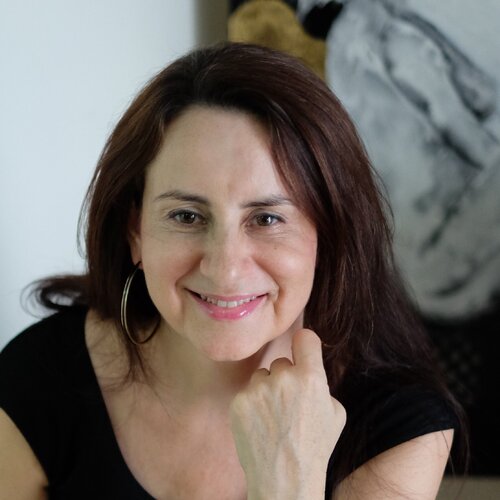 Volg Ellie Lasthiotaki op Singulart