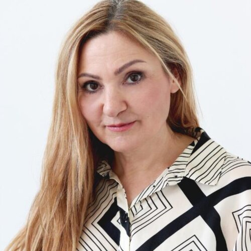 Volg Nadya Hristakieva op Singulart