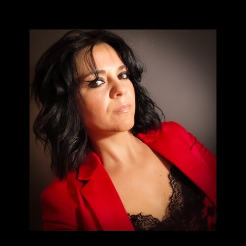 Volg Maria Dobrican op Singulart