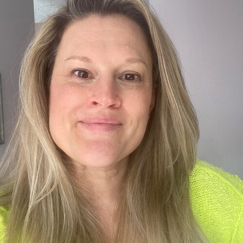 Follow Laura Thomas on Singulart