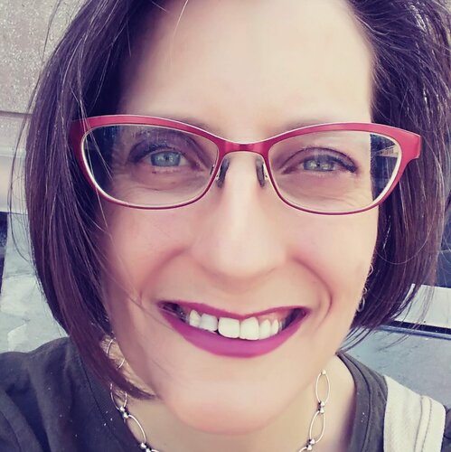 Follow Stephanie Bak on Singulart