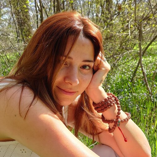 Volg Emma Dilanyan op Singulart