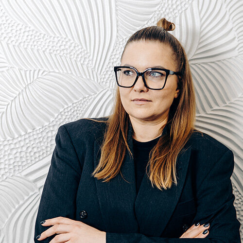 Volg Veronika Manukjan op Singulart