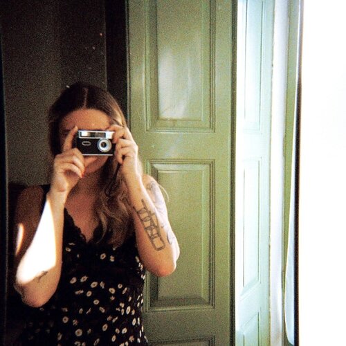 Segui Mackenzie Dunn su Singulart