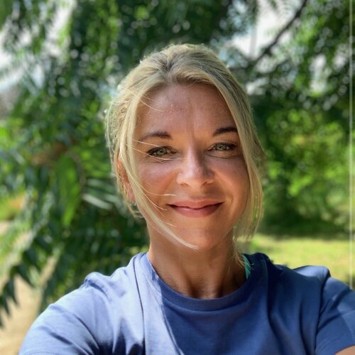 Follow Lena Blaha on Singulart